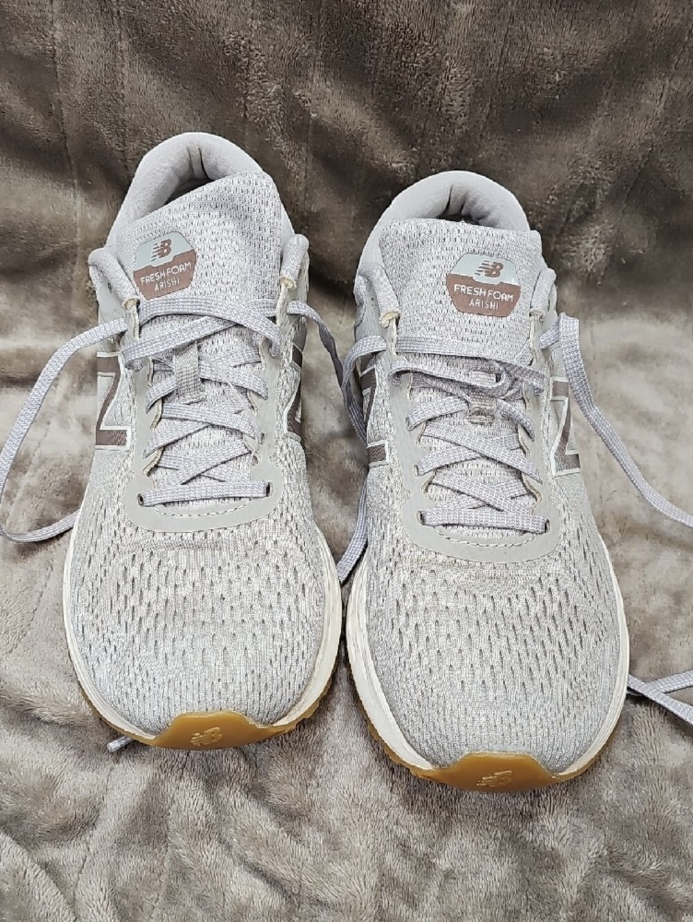 New Balance Arishi Women's Fresh Foam Light Gray Running Shoes Sneaker - Picture 2 of 12